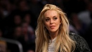 Illustration for article titled Angelina Denies A 7th Kid Is On The Way